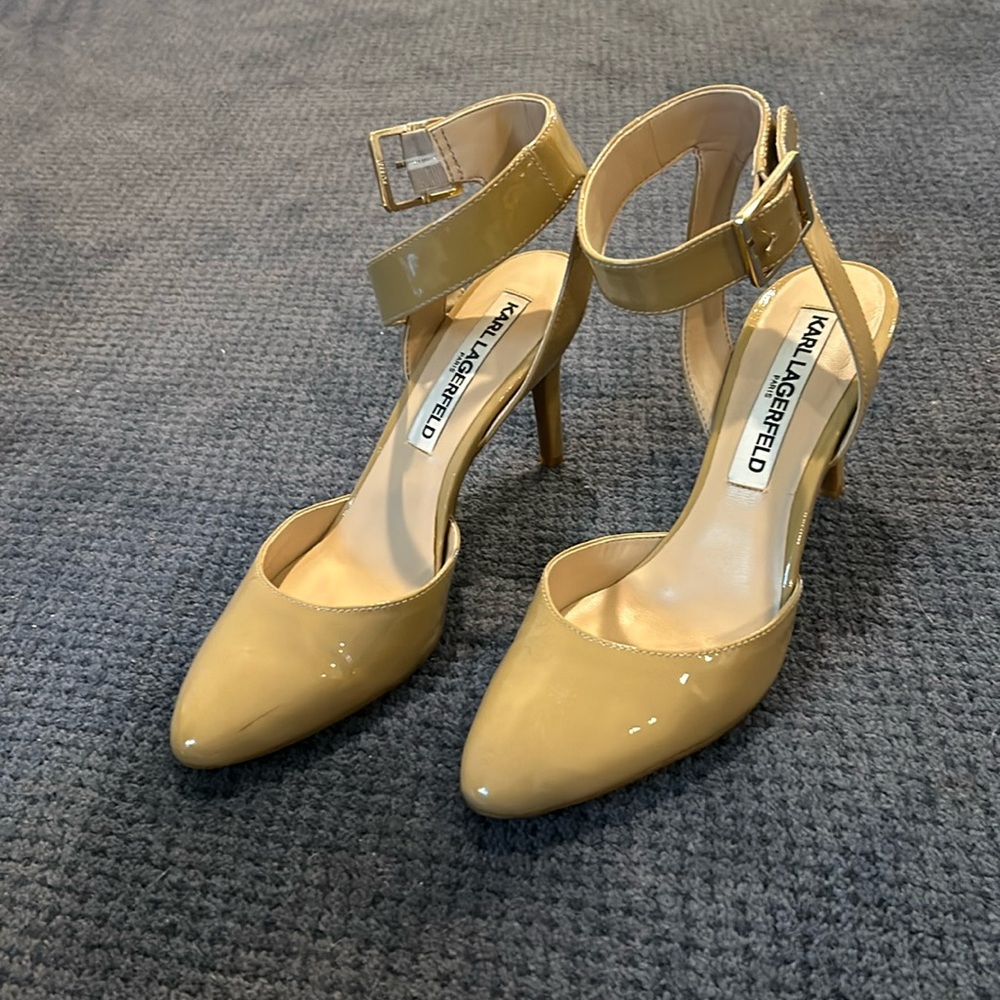 Karl Lagerfeld size 6.5 beige patent leather ankle strap